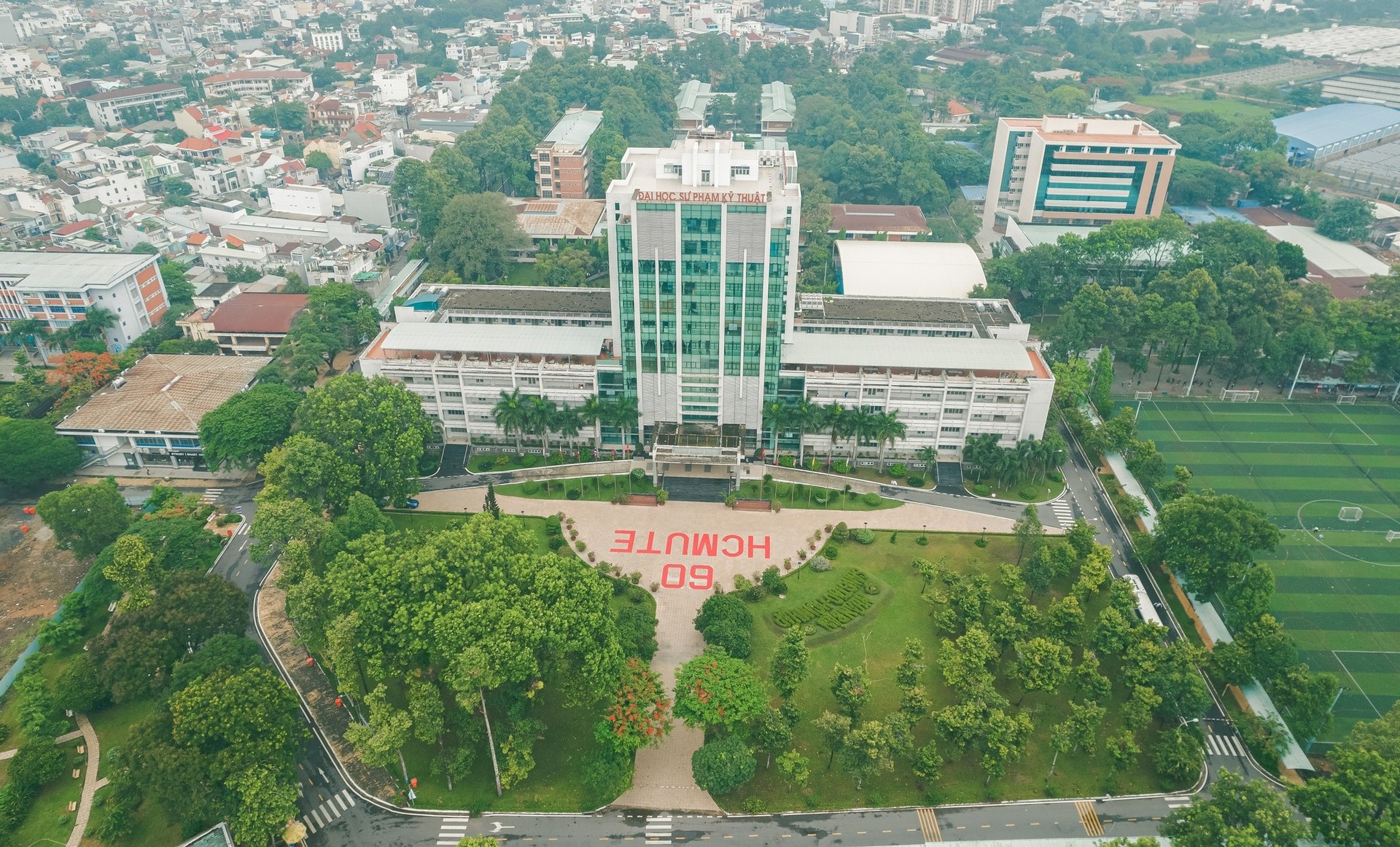 Khuôn viên HCMUTE